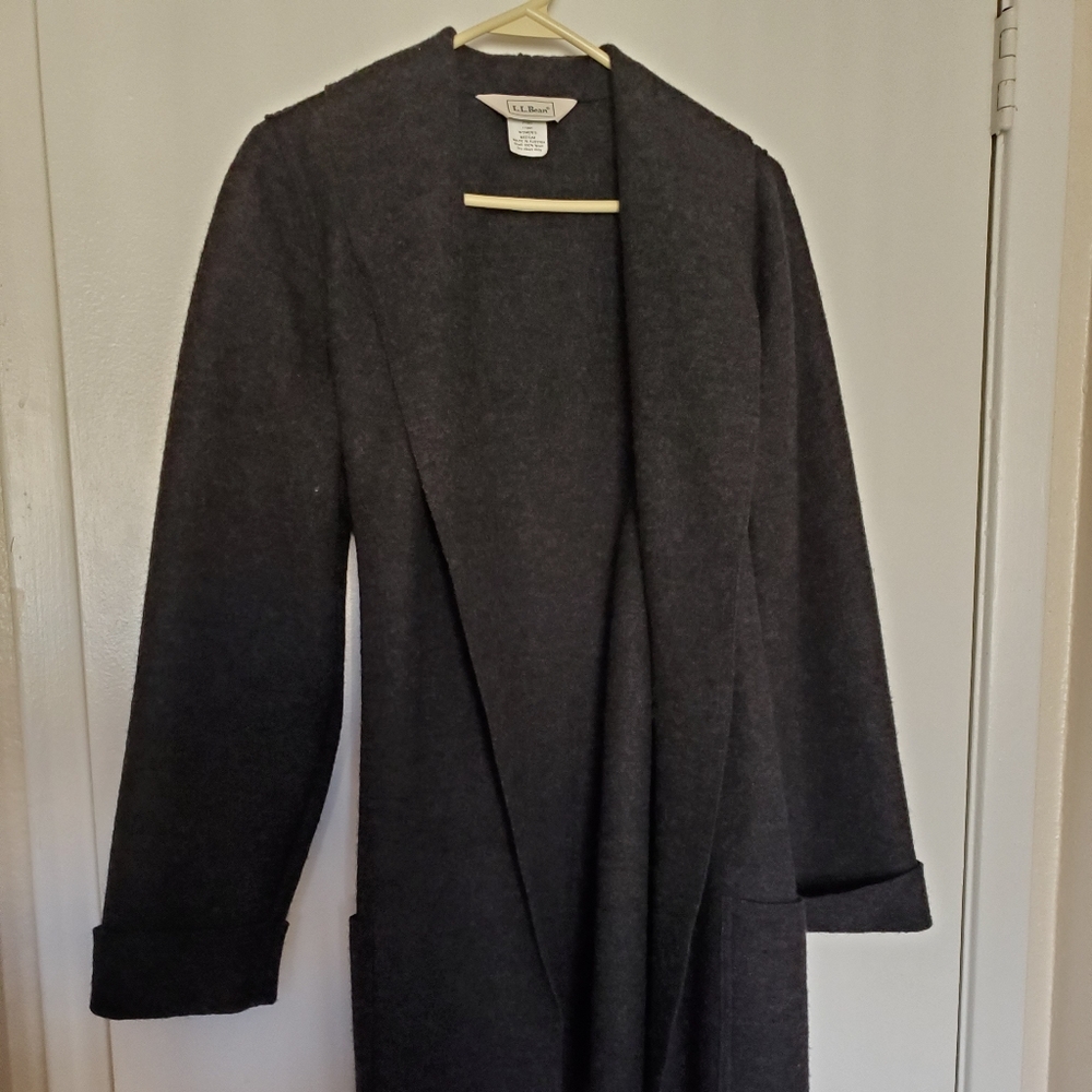 L.L. Bean 100% wool womens coat Size M made in Austria, charcoal gray